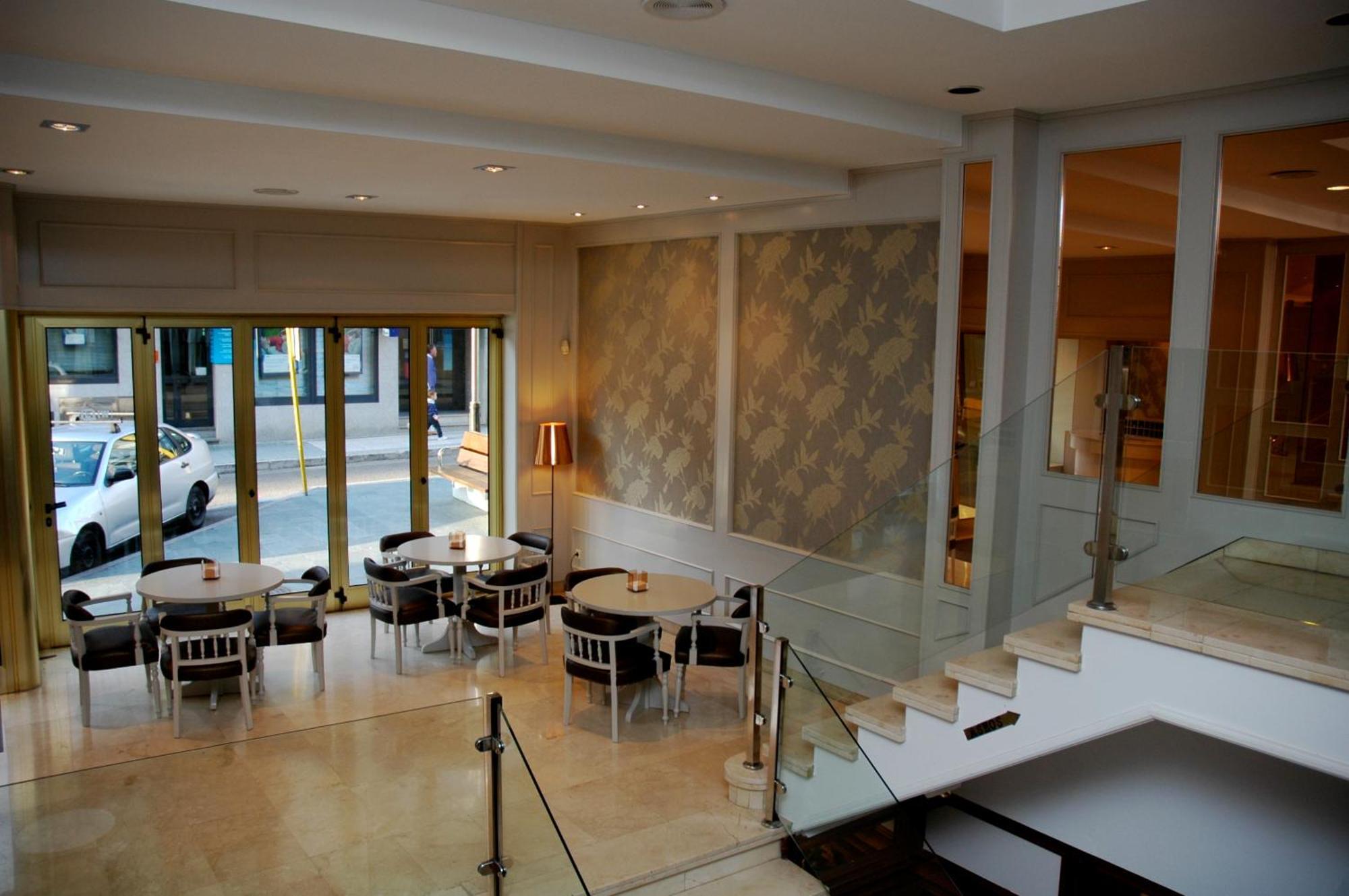 או גרובה Hotel Serantes מסעדה תמונה